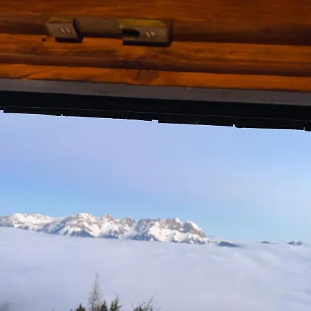 여관 Hocheckhuette On Of The Hahnenkamm Mountain