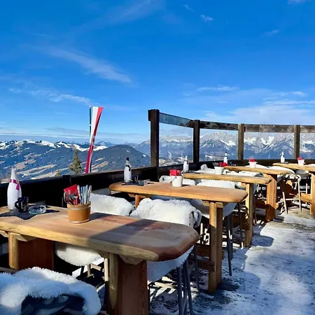 Hocheckhuette On Of The Hahnenkamm Mountain Estalagem *