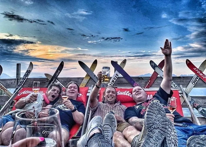 Hocheckhuette On Of The Hahnenkamm Mountain Estalagem *