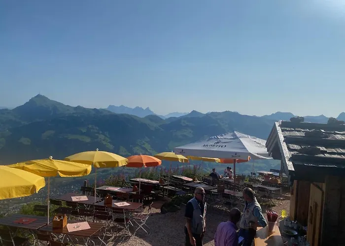Hocheckhuette On Of The Hahnenkamm Mountain Estalagem Kitzbühel