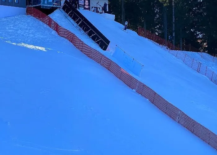 Hocheckhuette On Of The Hahnenkamm Mountain Estalagem Kitzbühel