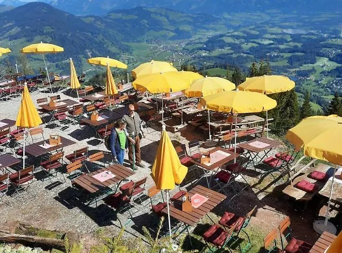 Estalagem Hocheckhuette On Of The Hahnenkamm Mountain *