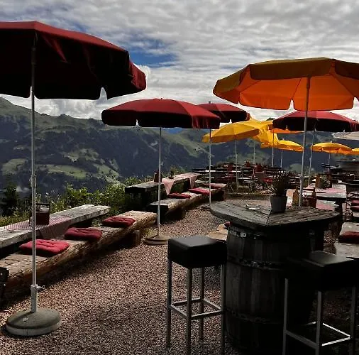 Hocheckhuette On Of The Hahnenkamm Mountain Estalagem