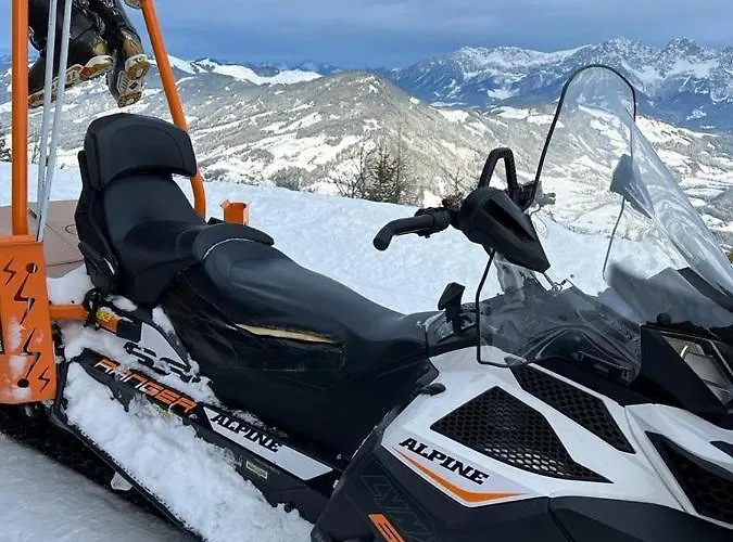 Hocheckhuette On Of The Hahnenkamm Mountain Estalagem