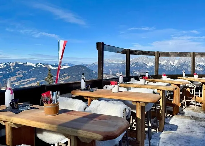 Hocheckhuette On Of The Hahnenkamm Mountain Estalagem *