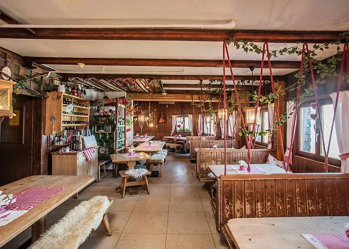 Estalagem Hocheckhuette On Of The Hahnenkamm Mountain Kitzbühel