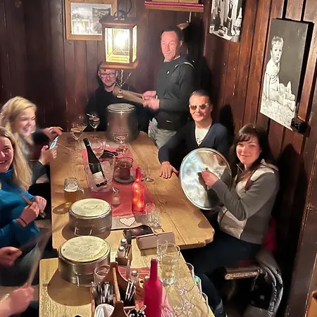 Hocheckhuette On Of The Hahnenkamm Mountain קיצביהל