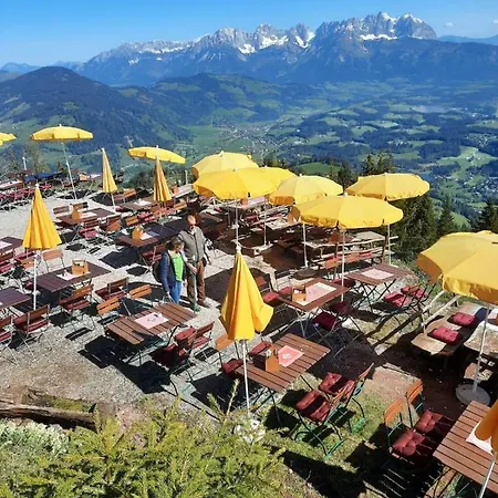 אורחן Hocheckhuette On Of The Hahnenkamm Mountain *