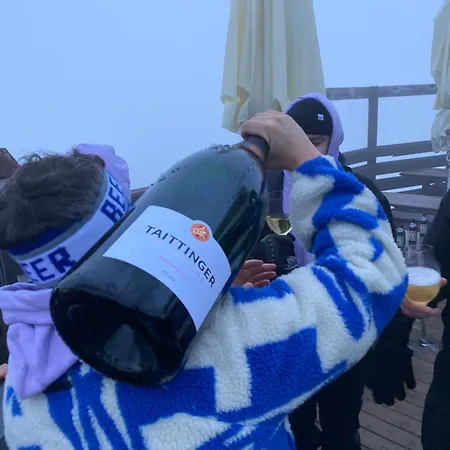 אורחן Hocheckhuette On Of The Hahnenkamm Mountain קיצביהל