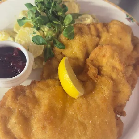 Hocheckhuette On Of The Hahnenkamm Mountain קיצביהל