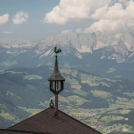 Hocheckhuette On Of The Hahnenkamm Mountain Mini-hôtel *