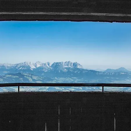 Hocheckhuette On Of The Hahnenkamm Mountain Mini-hôtel *