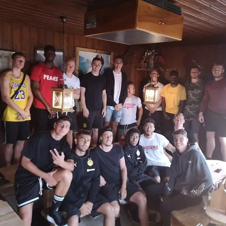 Hocheckhuette On Of The Hahnenkamm Mountain קיצביהל