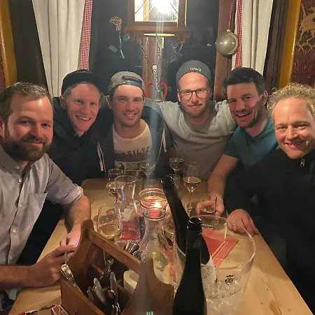 Hocheckhuette On Of The Hahnenkamm Mountain אורחן קיצביהל