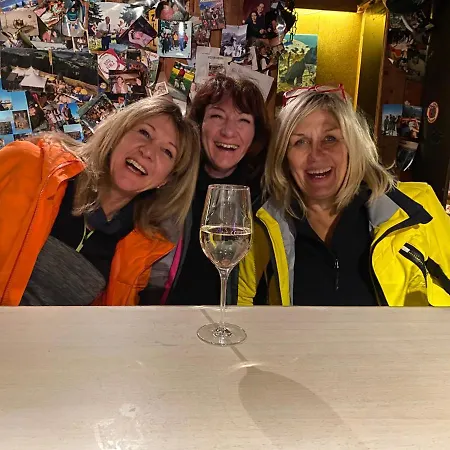 Hocheckhuette On Of The Hahnenkamm Mountain אורחן *