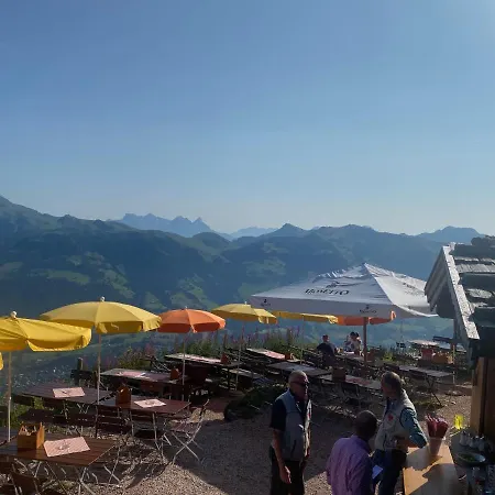 Hocheckhuette On Of The Hahnenkamm Mountain Estalagem Kitzbühel