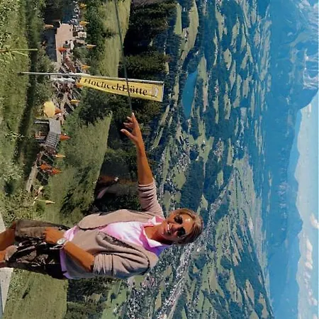 Hocheckhuette On Of The Hahnenkamm Mountain Estalagem Kitzbühel