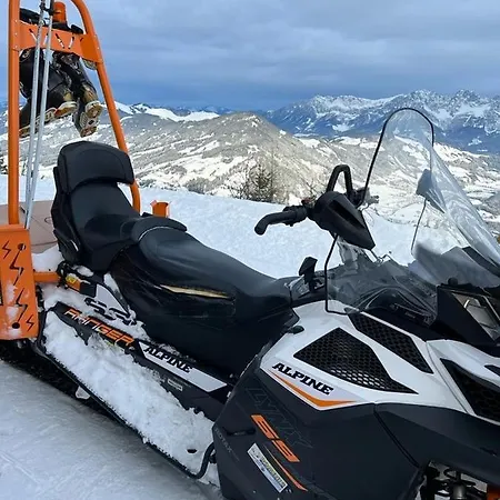 Hocheckhuette On Of The Hahnenkamm Mountain Estalagem