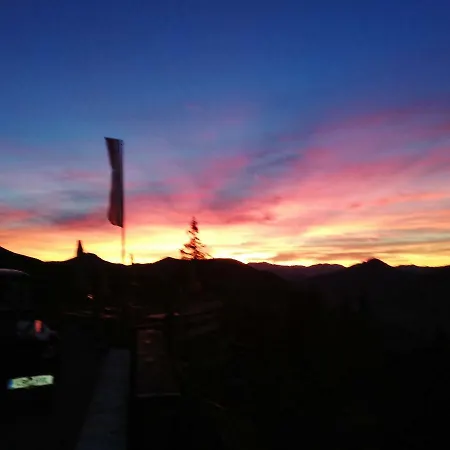 Hocheckhuette On Of The Hahnenkamm Mountain Estalagem *